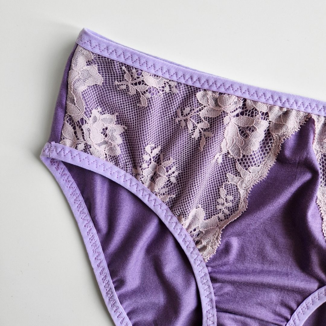 Vidējā vidukļa TENCEL™ biksītes ar pārstrādātu poliestera mežģīni - maigi lillā