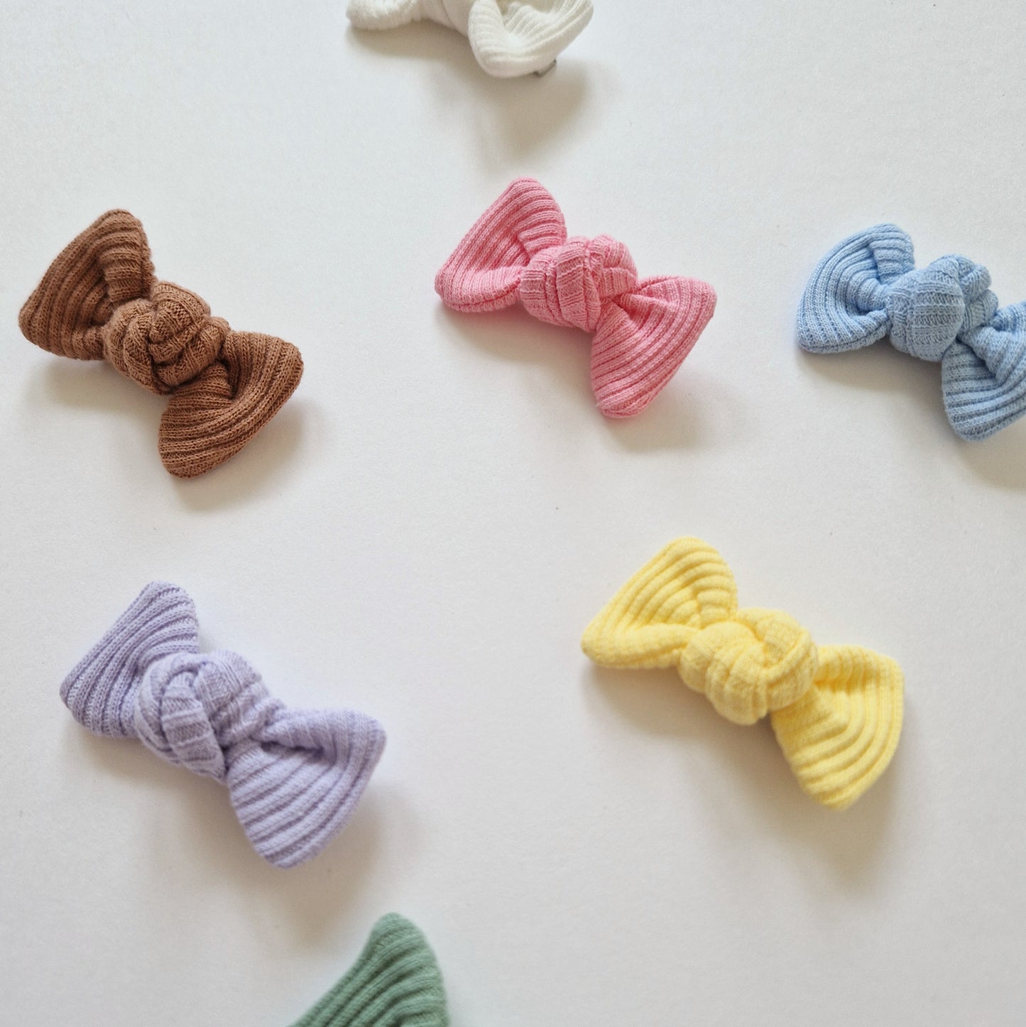 Bantīšu komplektiņi rievotās mini matu bantītes - 9 maigās krāsiņās