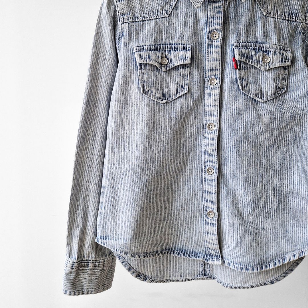 Pre-Loved Kids Levi’s Džinsu Krekls – Gaiši zils | 116–122 izm.