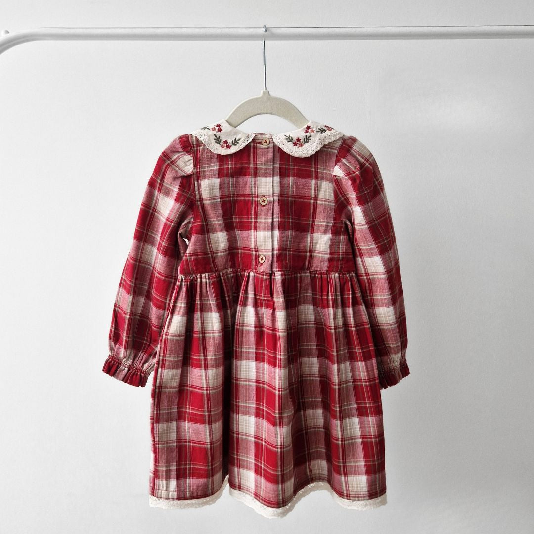 Pre-Loved JAUNA NEWBIE Rūtainā kleita ar izšūtu apkaklīti I dažādi izmēri