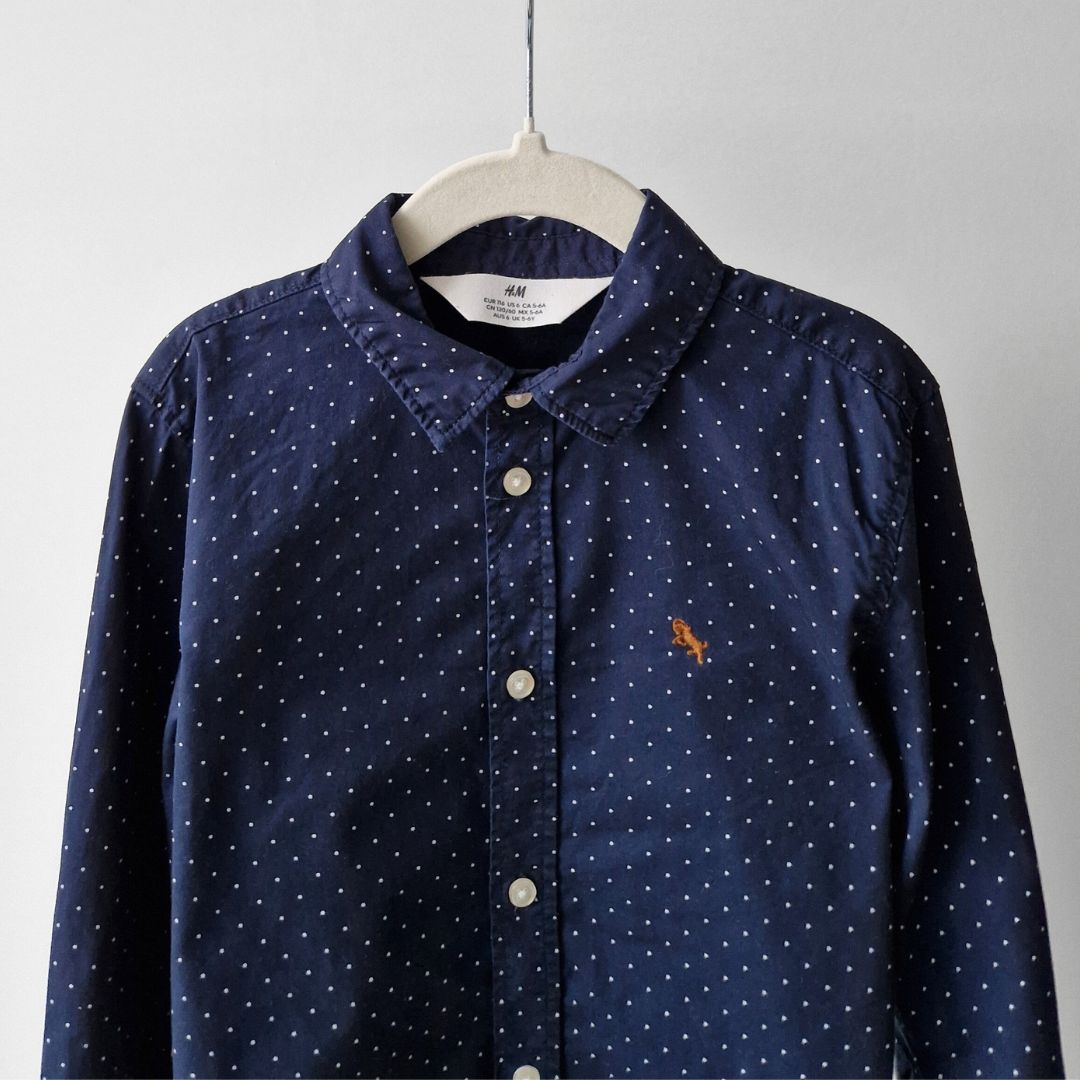 Pre-Loved Kids Kokvilnas krekls – Tumši zils ar punktiņiem I 116 izm.