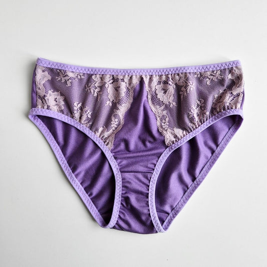 Vidējā vidukļa TENCEL™ biksītes ar pārstrādātu poliestera mežģīni - maigi lillā