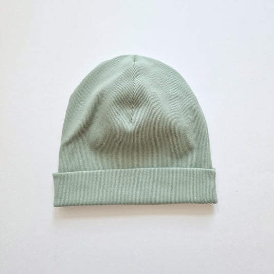 Rievotā cepure - salvijas zaļa I 54 izm.