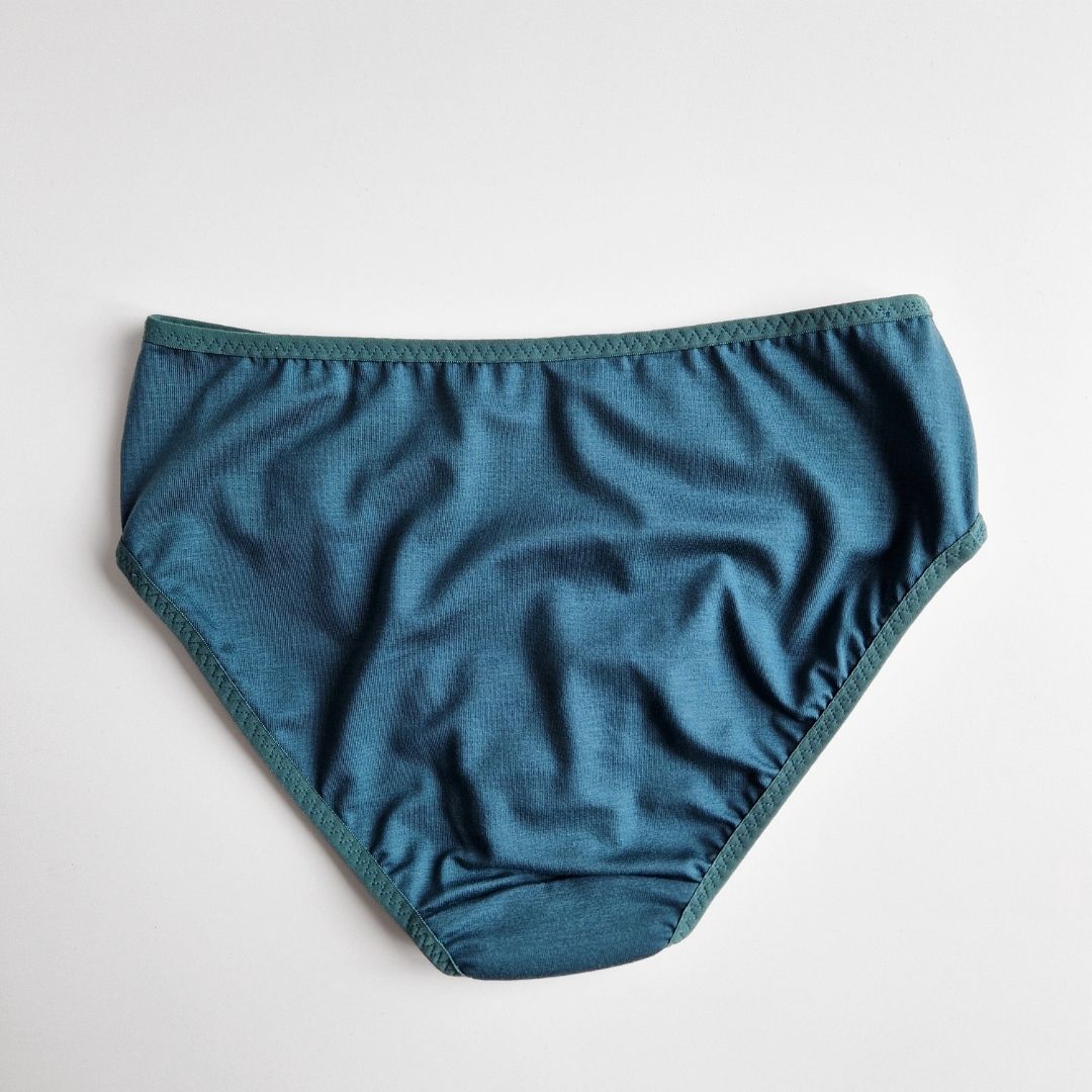Vidējā vidukļa TENCEL™ biksītes ar pārstrādātu poliestera mežģīni - jūras zaļas