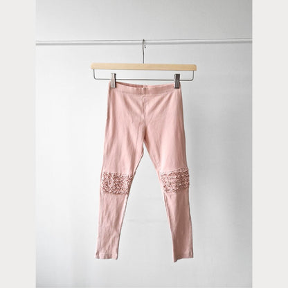 Pre-Loved Legingi – Maigi rozā ar volāniem | 116 izm.