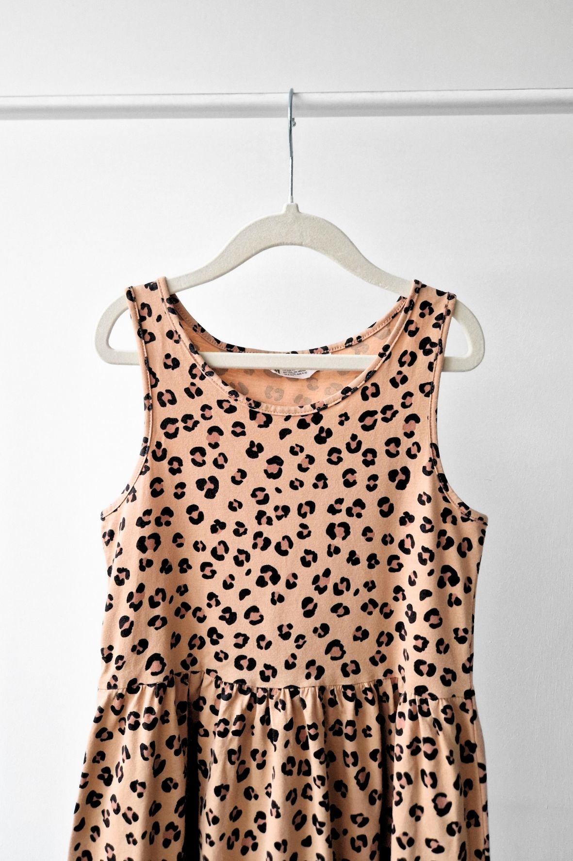 Pre-Loved H&M Leoparda raksta kleitiņa | 134/140 izm.