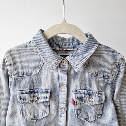 Pre-Loved Kids Levi’s Džinsu Krekls – Gaiši zils | 116–122 izm.