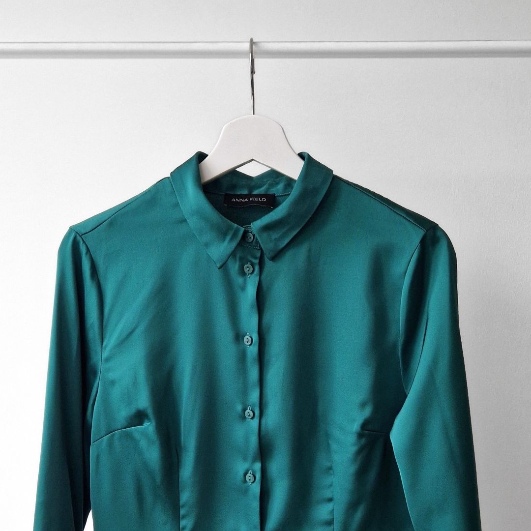 Pre-Loved Satīna Blūze – Smaragdzaļa I 36 izm.