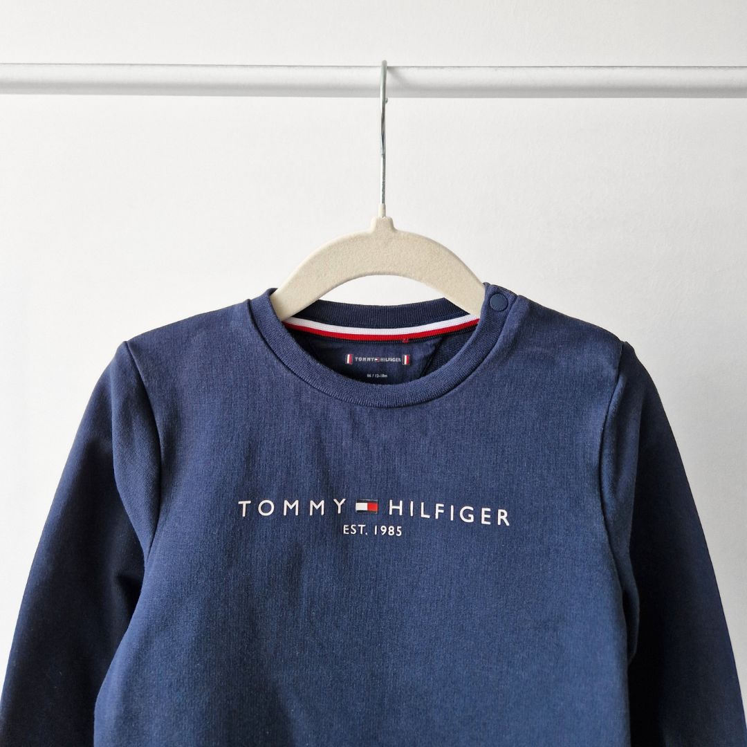 Pre-Loved Tommy Hilfiger Džemperis – Tumši zils | 86 izm.