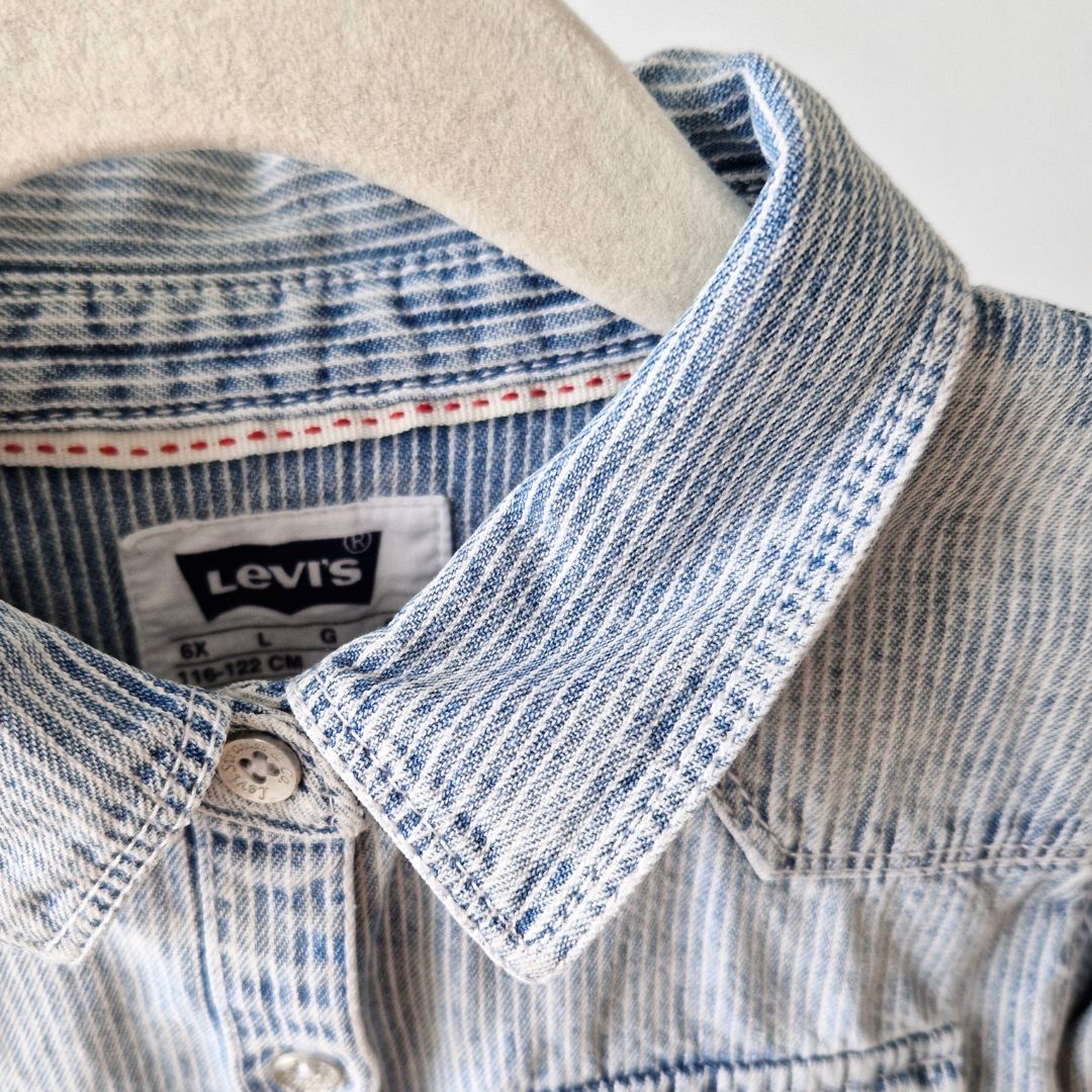 Pre-Loved Kids Levi’s Džinsu Krekls – Gaiši zils | 116–122 izm.