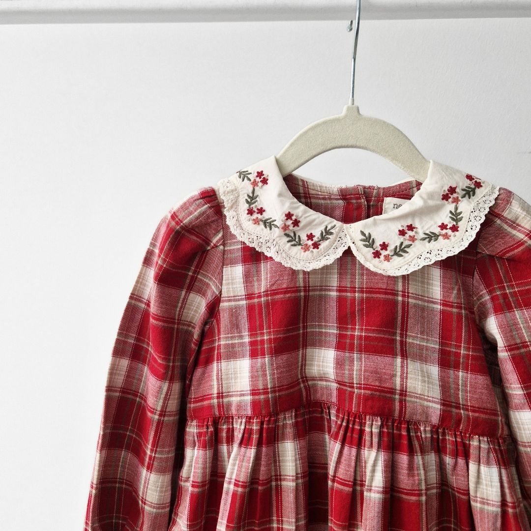 Pre-Loved JAUNA NEWBIE Rūtainā kleita ar izšūtu apkaklīti I dažādi izmēri