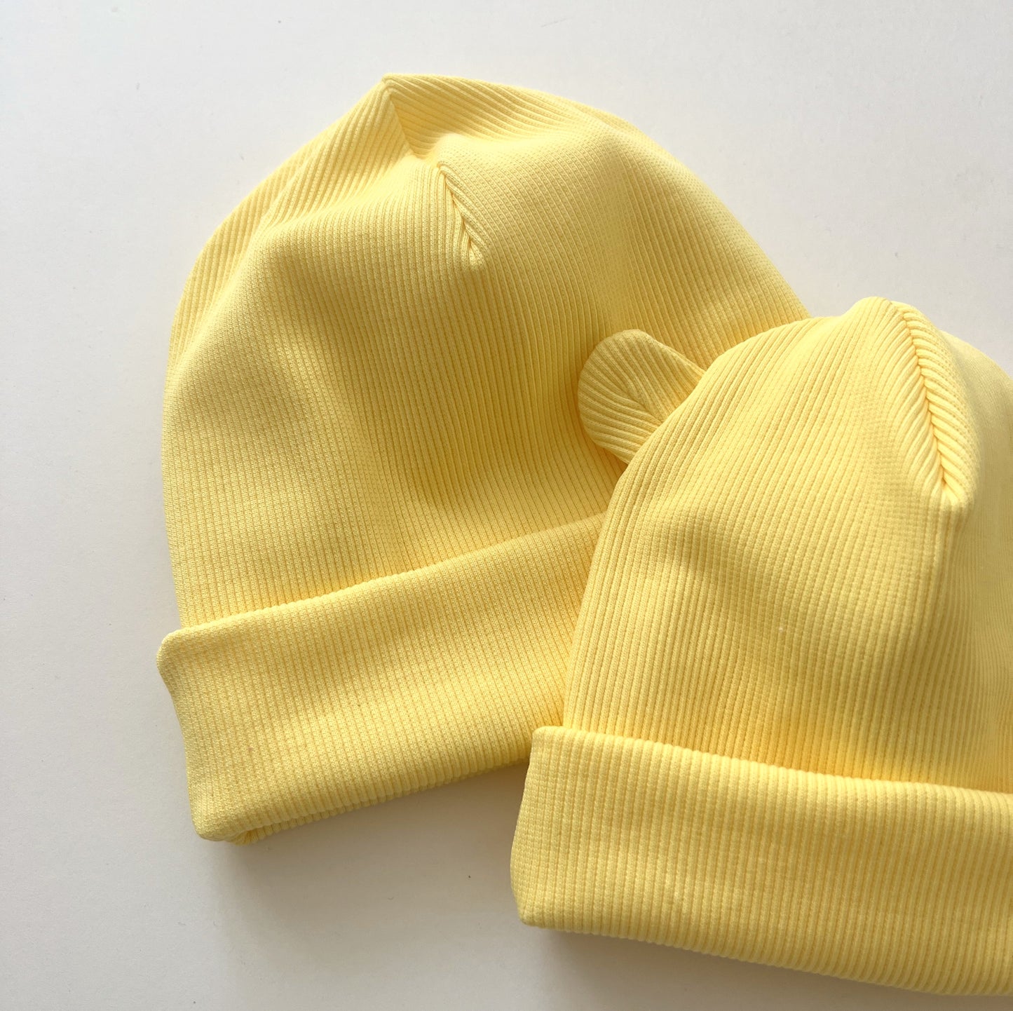 Rievotā cepure - maigi dzeltena I 48 izm. I -30%