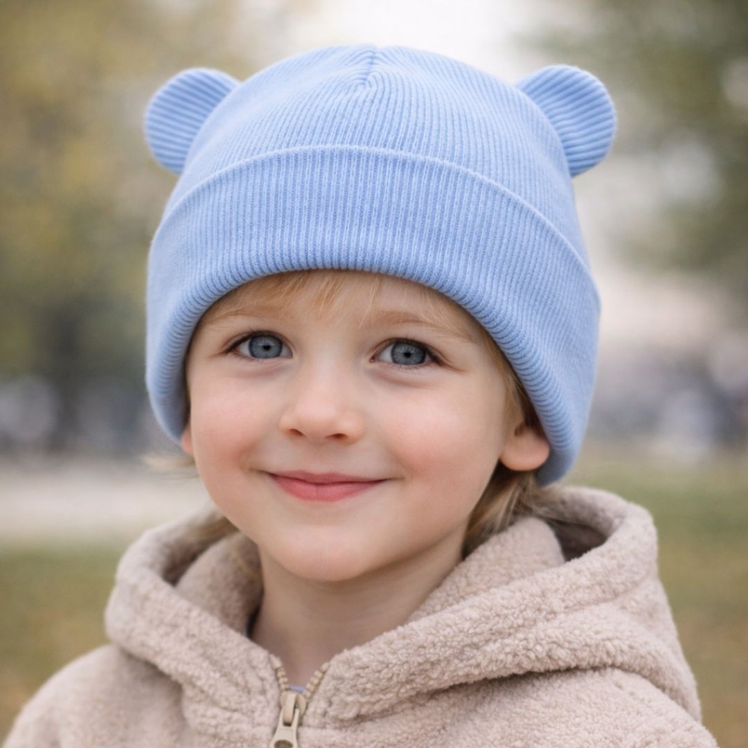 Rievotās trikotāžas cepure ar austiņām - maigi zila I -40%